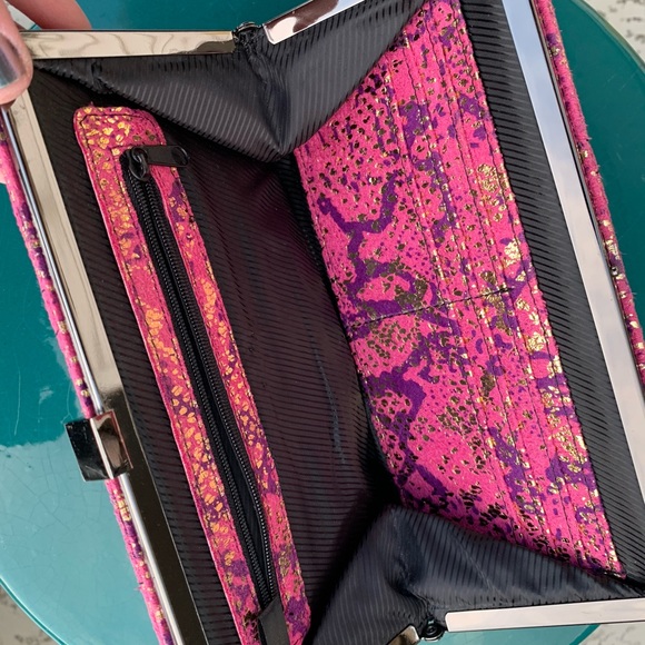 Kenneth Cole reaction wallet / clutch - Picture 5 of 5